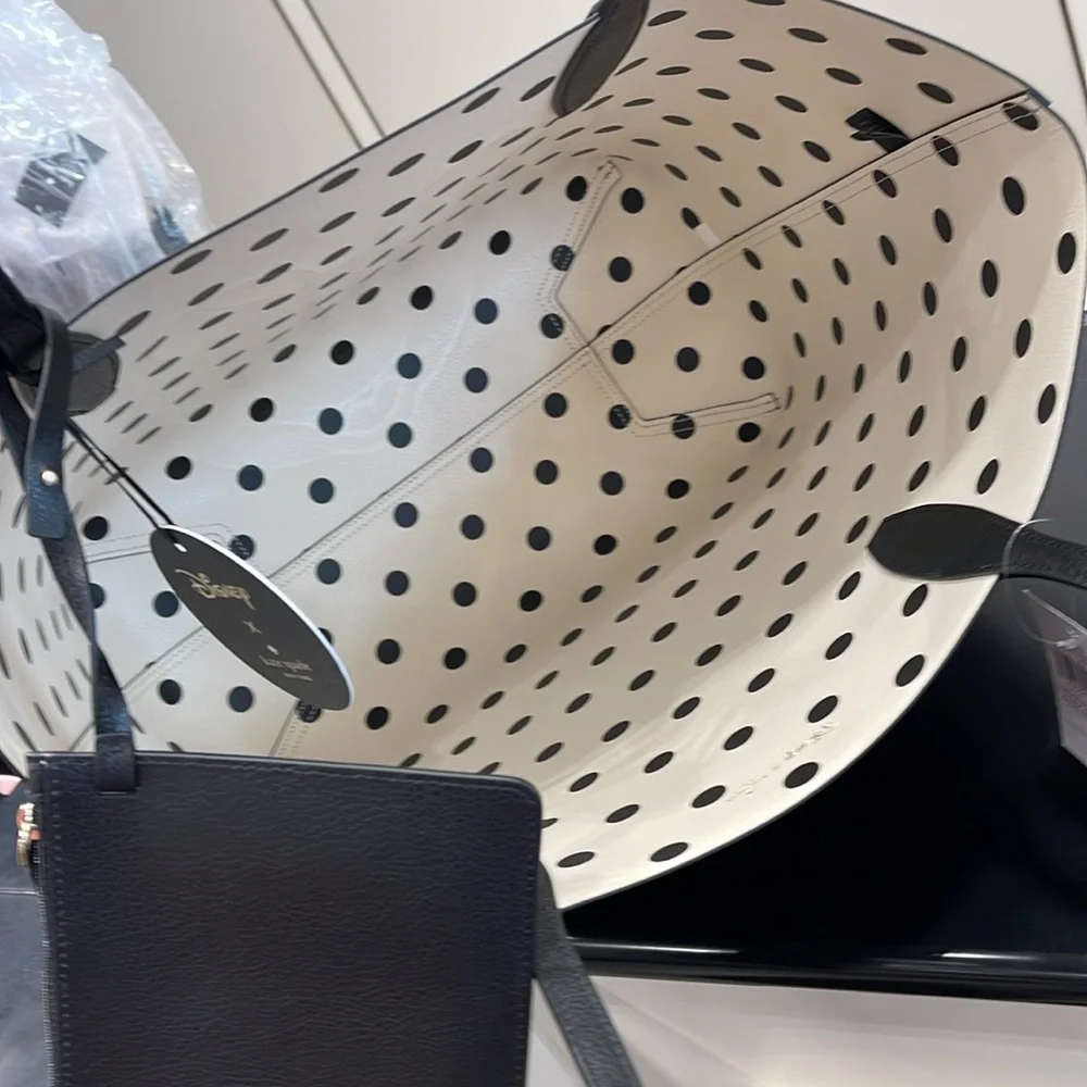 Disney X Kate Spade New York Reversible Minnie Large Tote
NWT
Authentic - Picture 10 of 16
